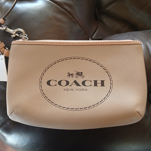NWT COACH HORSE AND CARRIAGE MEDIUM WRISTLET